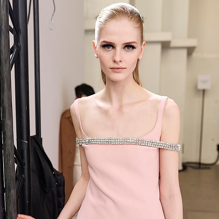 De Giambattista Valli a Sabrina Carpenter: qué es el maquillaje doll glam que quita años y cómo conseguirlo